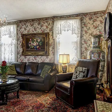 Rose Manor Bed & Breakfast-2